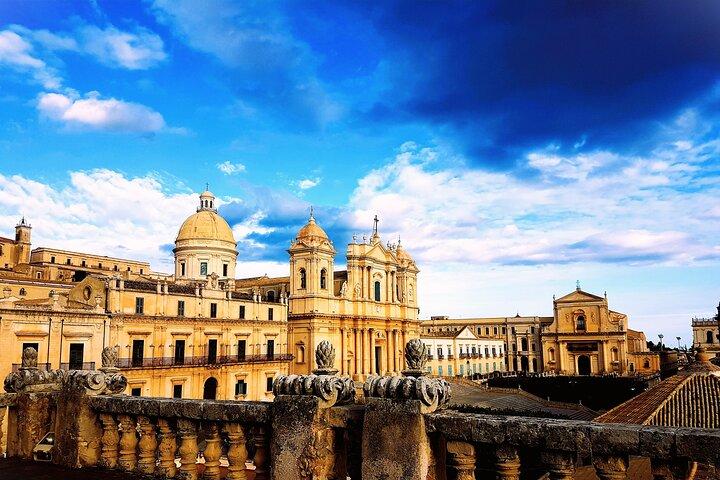 TAXI from Pozzallo port to SIRACUSA with tour Option or viceversa