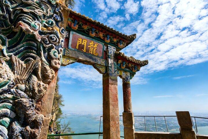Kunming Private Day Tour to Dianchi Lake, West Hill and Anning Hotsprings