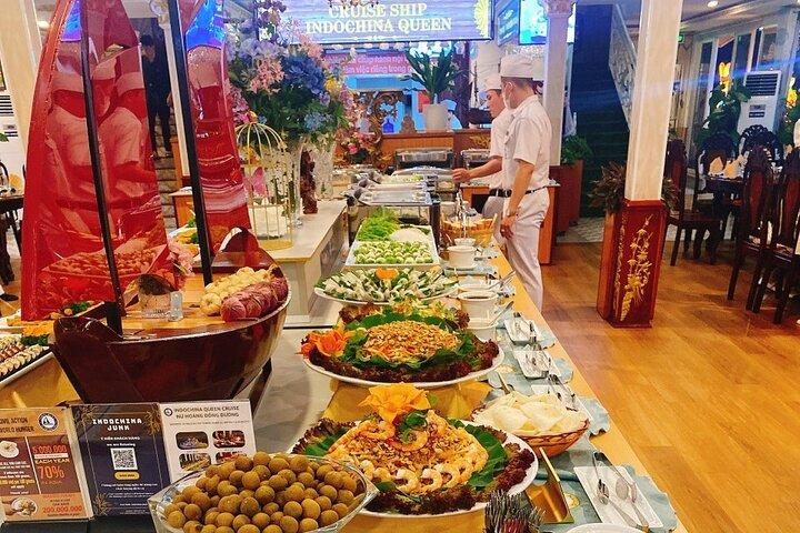 Saigon Evening Tour: Sunset at Landmark 81 & Dinner Cruise