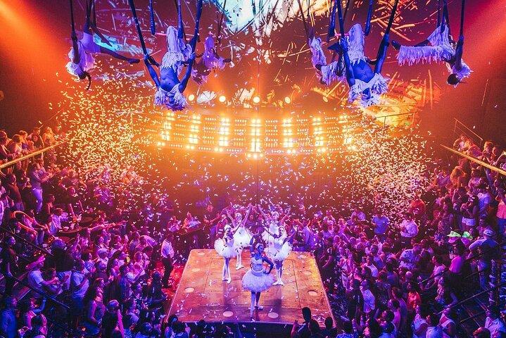 Cancun Night Combo: Taco & Beer Tour and Coco Bongo Show & Drinks