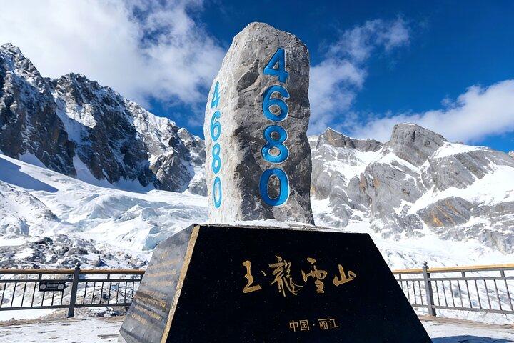 Lijiang Private Day Tour: Jade Dragon Snow Mountain and Impression Lijiang Show