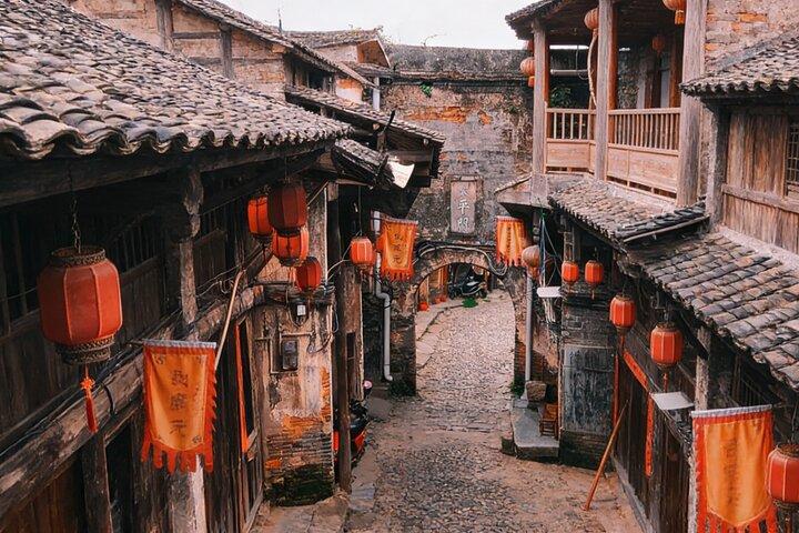 Guilin Private Day Tour to Reed Flute Cave,Elephant Trunk Hill and Daxu Old Town