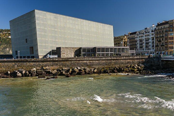 History and Highlights Walking Tour in San Sebastian, Small Group