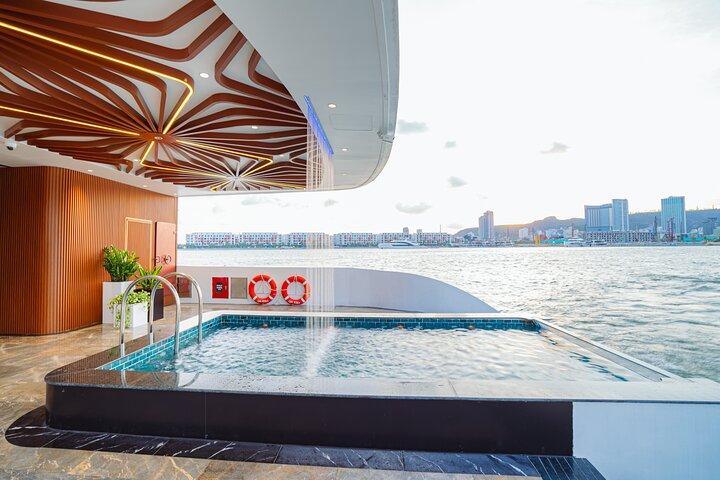 Day Cruise in Ha Long Bay