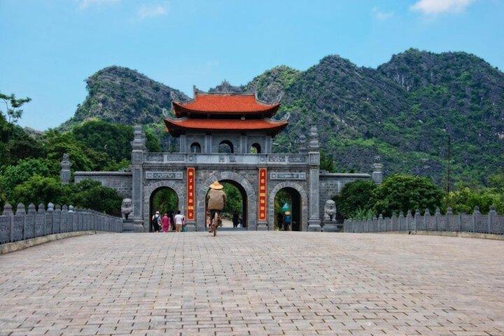 Hanoi Highlights and Ninh Binh Day Tour