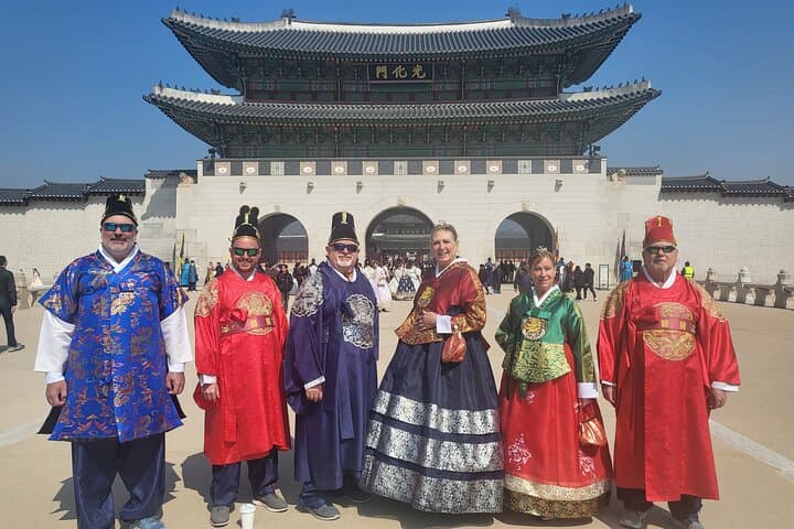 Seoul Highlights & Hidden Gems: Private Tour with Local Guides