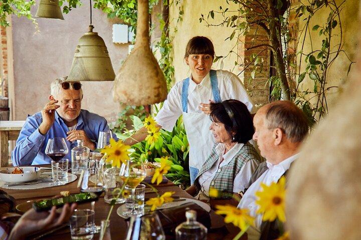 Cooking class at the farm in Tuscany