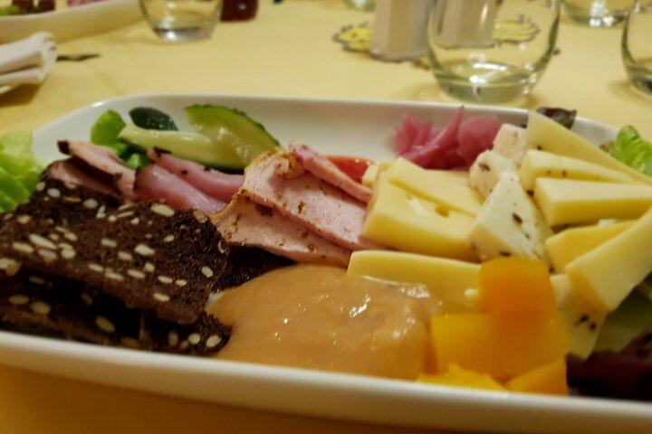 Tallinn Food and History Tour for the Cruise Ship Passengers