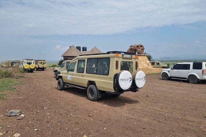 5-Day Private luxury Safari 2 nights in Serengeti & Ngorongoro