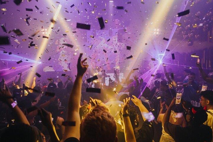 Phuket: Pub Crawl Rooftop, Bars, GoGo & 3 Clubs with Shots