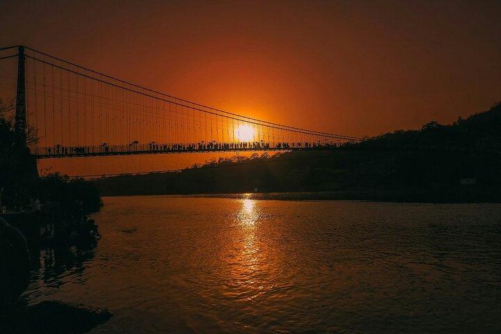 Rishikesh Day Tour: Vashishta Cave, Waterfall & Ganga Aarti