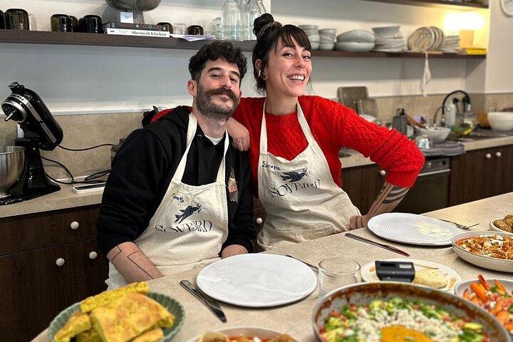 Athens: Traditional Vegan Cooking Class incl. Drinks