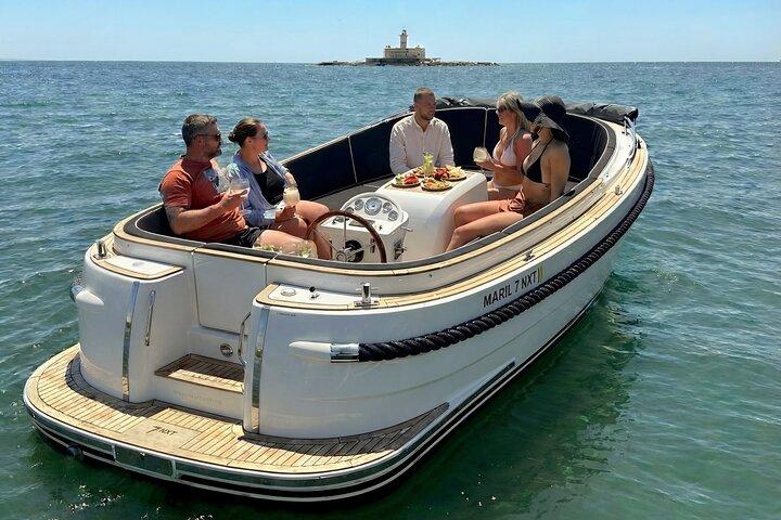 Lisbon Luxury Relax Boat Tour with Open Bar & Snacks