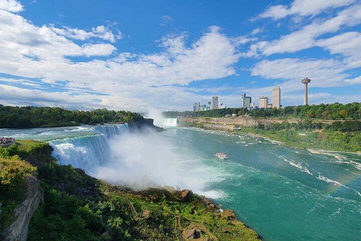From Boston: Niagara Falls 2-Day Tour with Overnight Stay