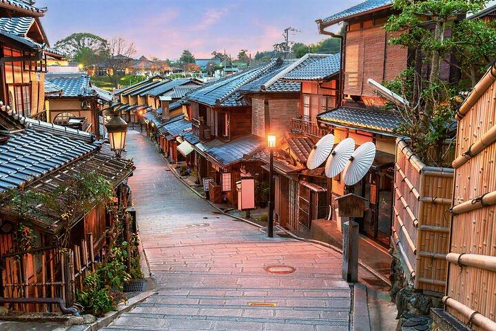 Kyoto Bus Tour: Fushimi, Kiyomizu, Kinkaku-ji & Arashiyama