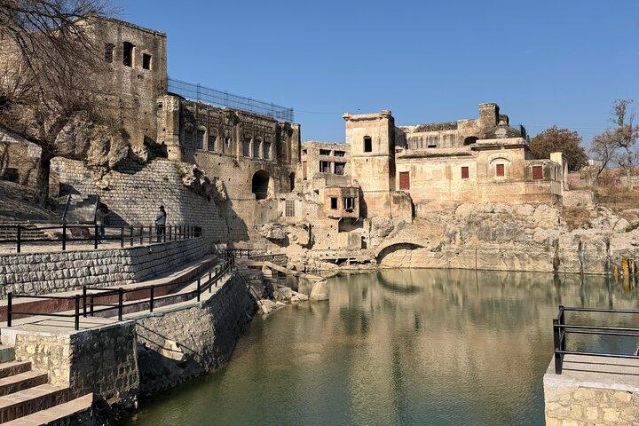 Thrones, Canyons and Temples Day Tour to Chakwal from Islamabad