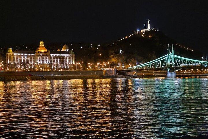 Budapest: No-frills Sightseeing Cruise downtown (d8)