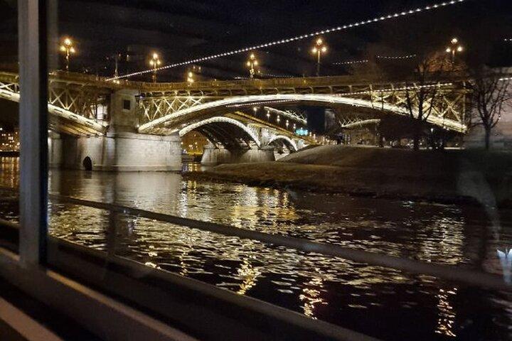 Budapest: No-frills Sightseeing Cruise downtown (d8)