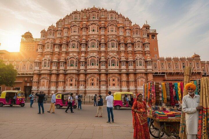 Jaipur by Night: Private 4x4 Jeep Safari with Palace Views