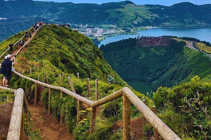 Sete Cidades & Mosteiros: West Coast São Miguel (Lunch Incl.)