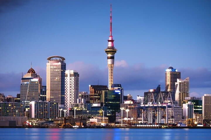 Auckland CBD to Auckland Airport - ONEWAY Private Transfer