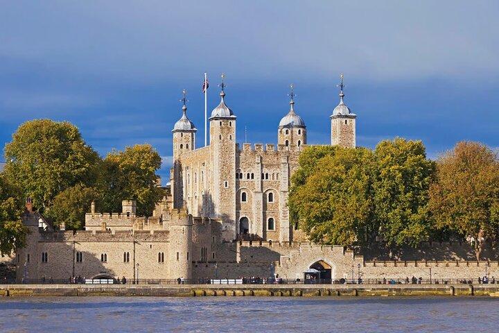 London Tower of London and Historic Landmarks Walking Tour