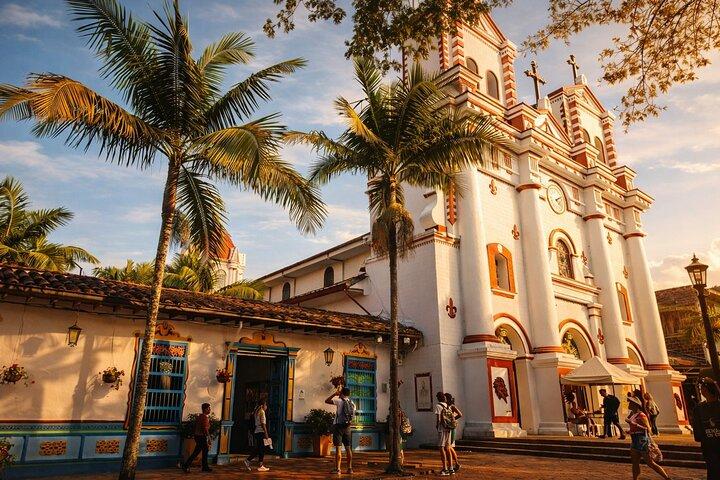 Private Tour to Guatapé & Coffee Farm from Medellín!