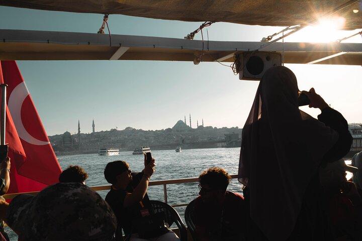 2-Hour Scenic Bosphorus Cruise in Istanbul Throughout the Day