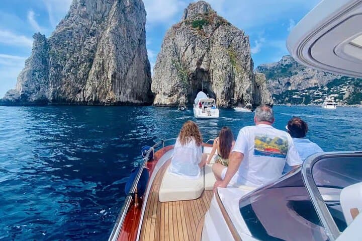Capri Private all inclusive Boat Tour with City Exploration