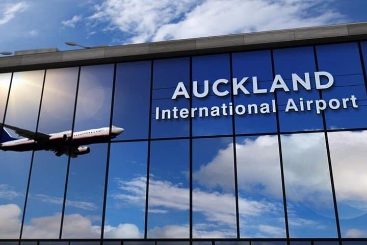 Auckland CBD to Auckland Airport - ONEWAY Private Transfer