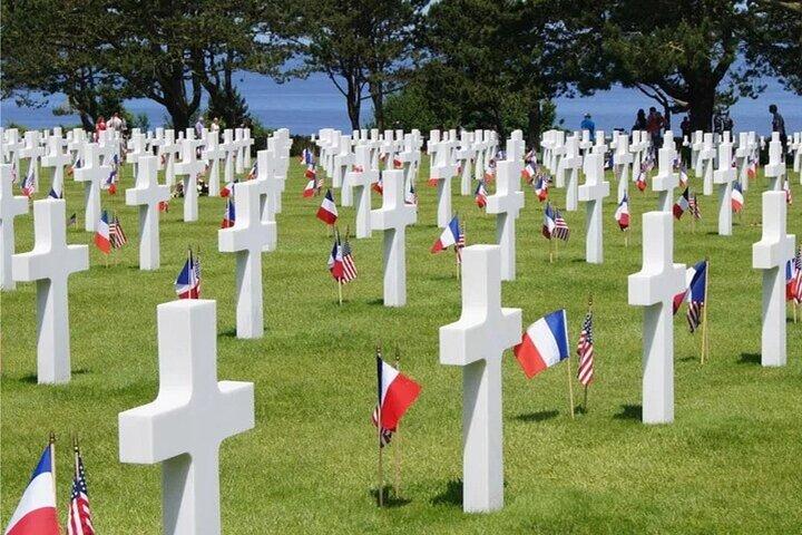 Paris: Normandy D-Day Landing Beaches Private Tour with Champagne