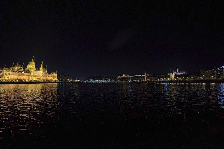 Budapest: No-frills Sightseeing Cruise downtown (d8)