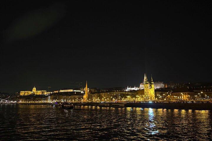 Budapest: No-frills Sightseeing Cruise downtown (d8)