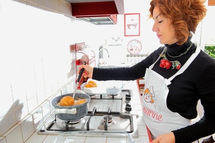 Cesarine: Market Tour & Dining at a Local's Home in Messina
