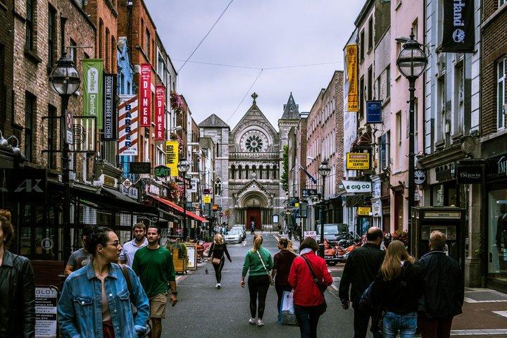 Dublin Scavenger Hunt & Highlights Self-Guided Walking Tour