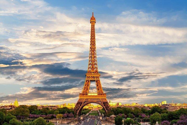 Eiffel Tower Hosted Entry and Seine River Cruise