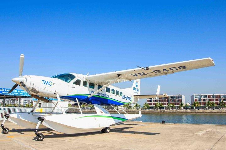 25-Minutes Sightseeing Seaplane Over Halong Bay from the Sky