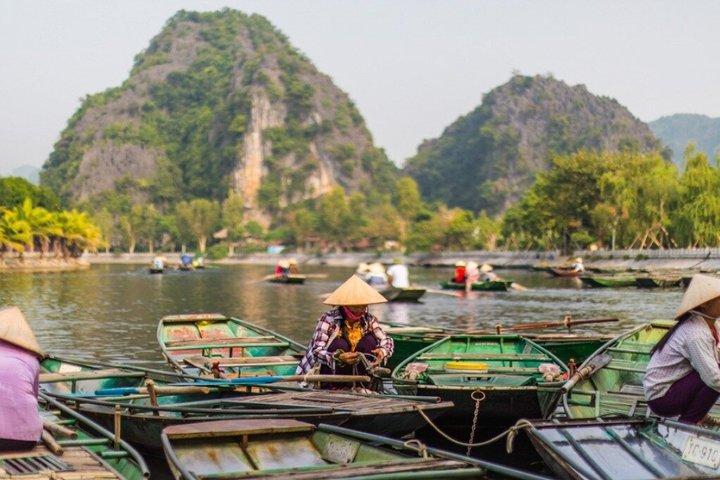 Ninh Binh Small Group 1 Day Tour: Hoa Lu, Tam Coc, and Mua Cave
