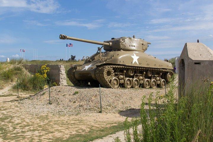 Paris: Normandy D-Day Landing Beaches Private Tour with Champagne