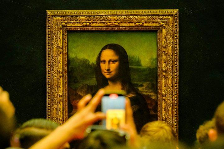 Louvre and Notre Dame Guided Tour Combo with Access