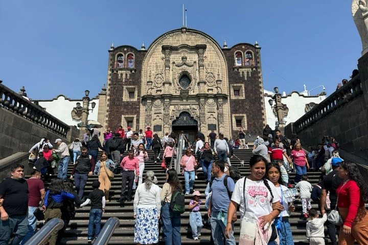 Private Tour: Mexico City to Pyramids/Basilica of Guadalupe.
