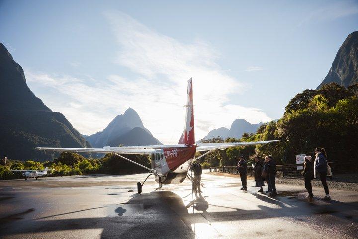 Milford Sound Small Group Tour from Queenstown with Scenic Flight