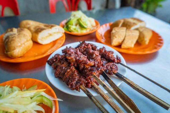 Siem Reap Evening Foodie Vespa Tour / Tuk Tuk Available