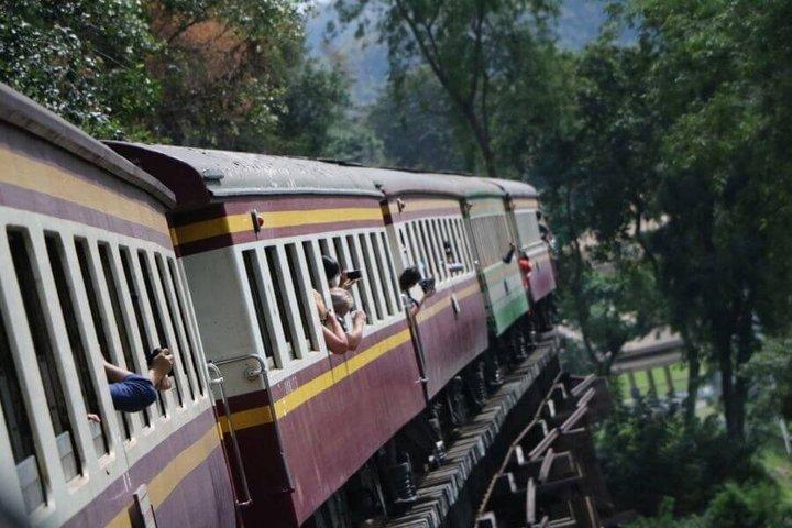 Private Tour to the Floating Market and Bridge over River Kwai