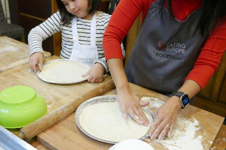 Pizza & Gelato Making Class in Oltrarno with Eating Europe