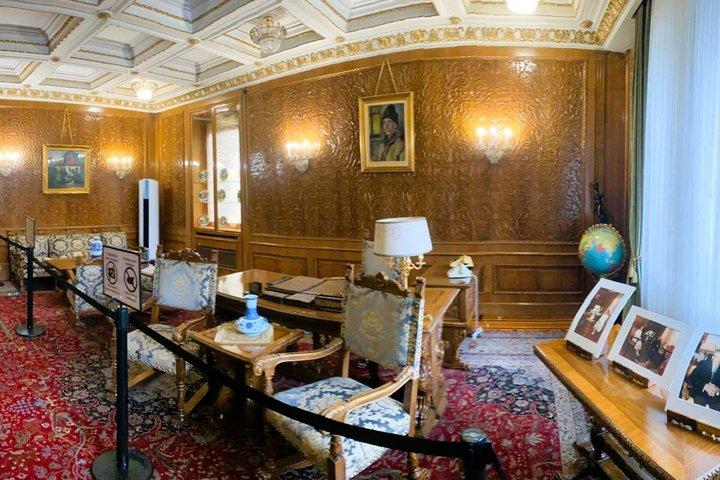 Bucharest Highlights Tour: Parliament, Ceausescu & Village Museum