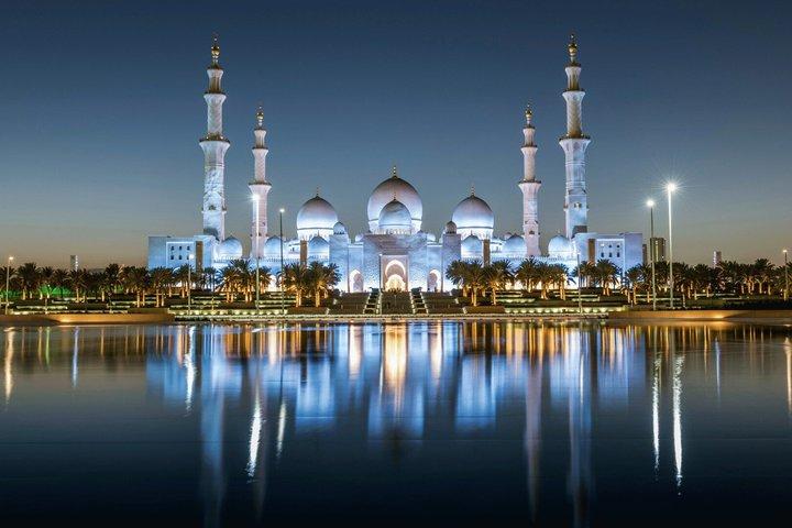 Abu Dhabi : Private Walking Tour with A guide (Private Tour)