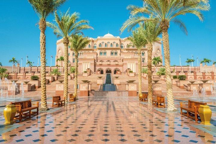 Abu Dhabi : Private Walking Tour with A guide (Private Tour)