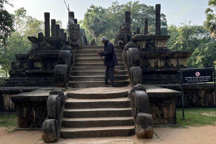 Polonnaruwa Ancient City Private Day Tour from Sigiriya
