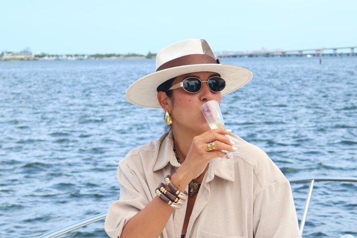 Miami Shared boat: 2 hours on a 22ft boat for 6 people total